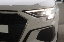 LED Matrix Scheinwerfer mit LED TFL und dynamischen Blinker für Audi A3 8Y